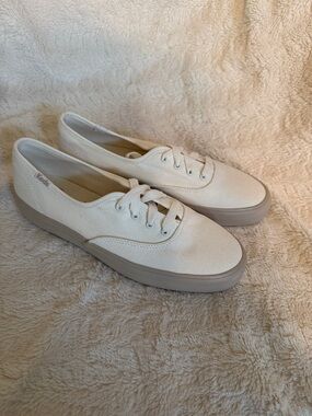 Keds Jump Kick Canvas Sneakers Cream Tan Low Top Lace Up WF68206‎ Womens 6.5